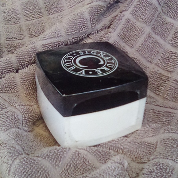 Signature Club A Double Hyaluronic¹⁰⁰⁰ Ounce of Gold's Volumizing Day Cream - Picture 3 of 4